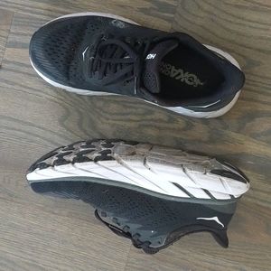 Black Hoka Clifton 7, size 7.5